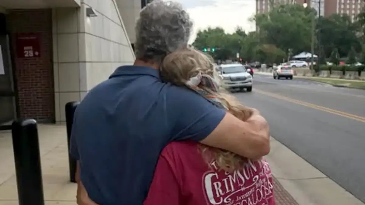 Trace Gallagher and his daughter at the University of Alabama.