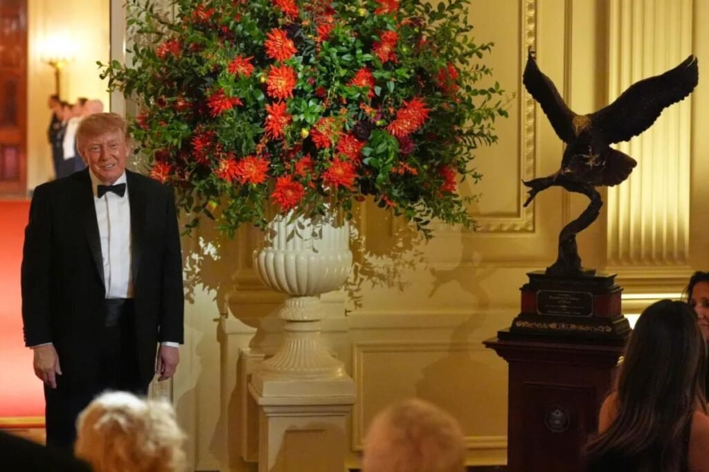 Trump gifts Xi a bald eagle sculpture — invites him to tour new ballroom — at White House state dinner Trump gifts Xi a bald eagle sculpture — invites him to tour new ballroom — at White House state dinner