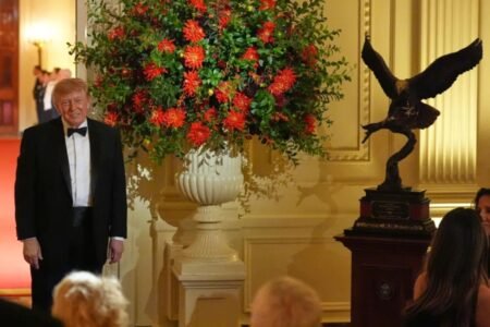 Trump gifts Xi a bald eagle sculpture — invites him to tour new ballroom — at White House state dinner Trump gifts Xi a bald eagle sculpture — invites him to tour new ballroom — at White House state dinner