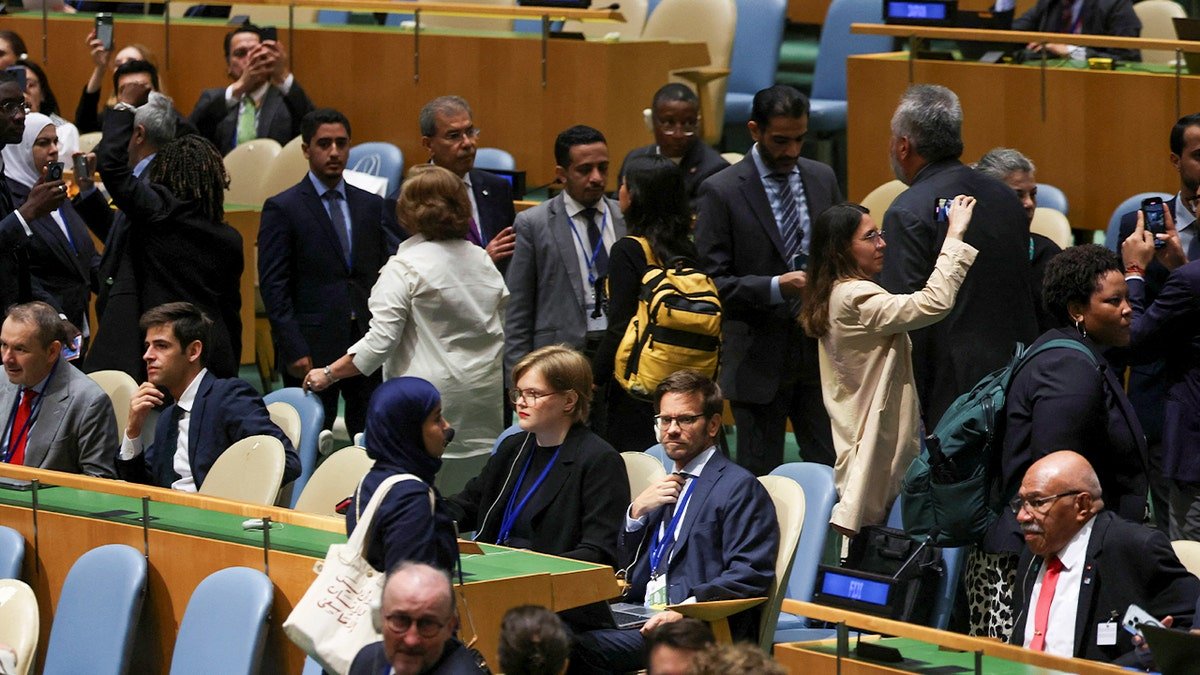 Delegates storm out ahead of Netanyahu's speech