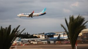 Trump praises Boeing 737 MAX after jet survives dramatic plunge during attack Trump praises Boeing 737 MAX after jet survives dramatic plunge during attack